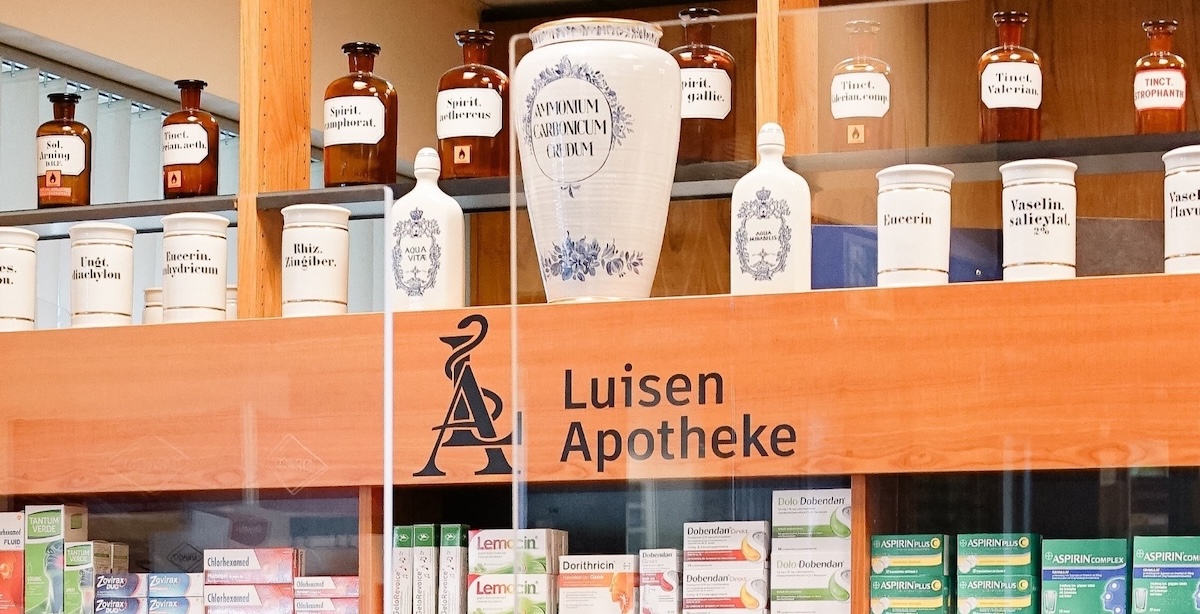 Innenansicht der Luisen Apotheke in Berlin-Neukölln